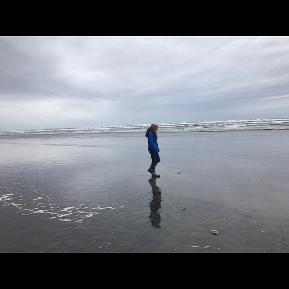 Meet your Posher, Chloe - Picture 2 of 3